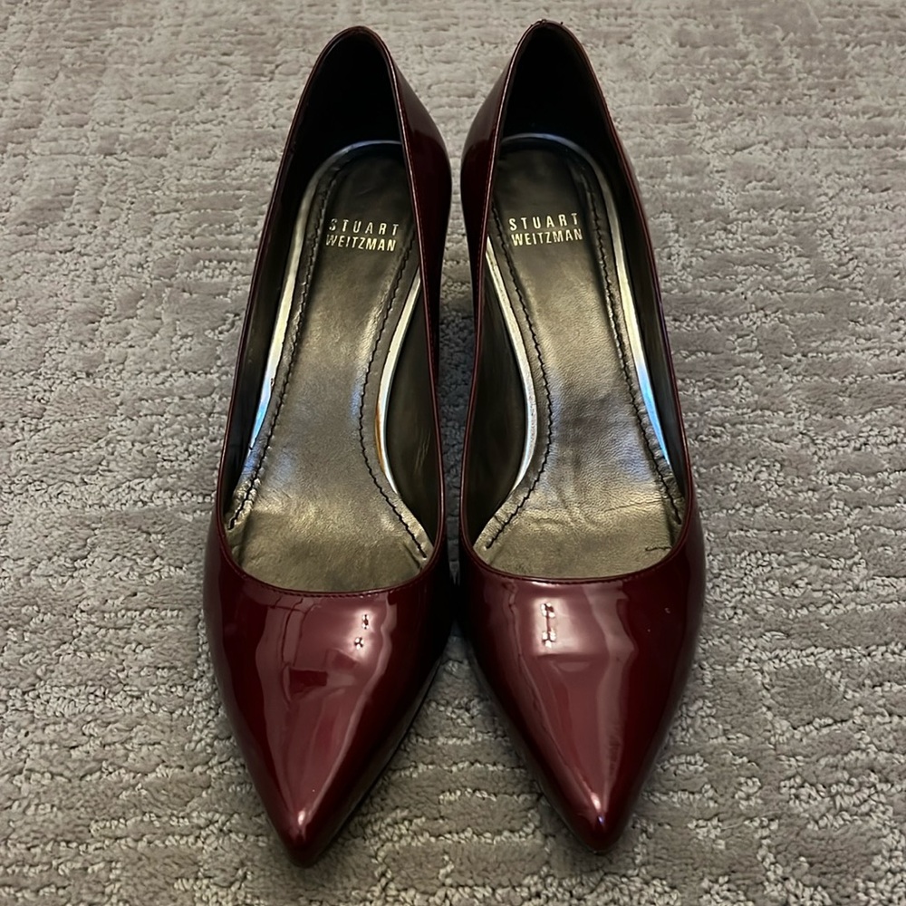 Like New Stuart Weitzman Maroon Heels with Gold Trim - 8M